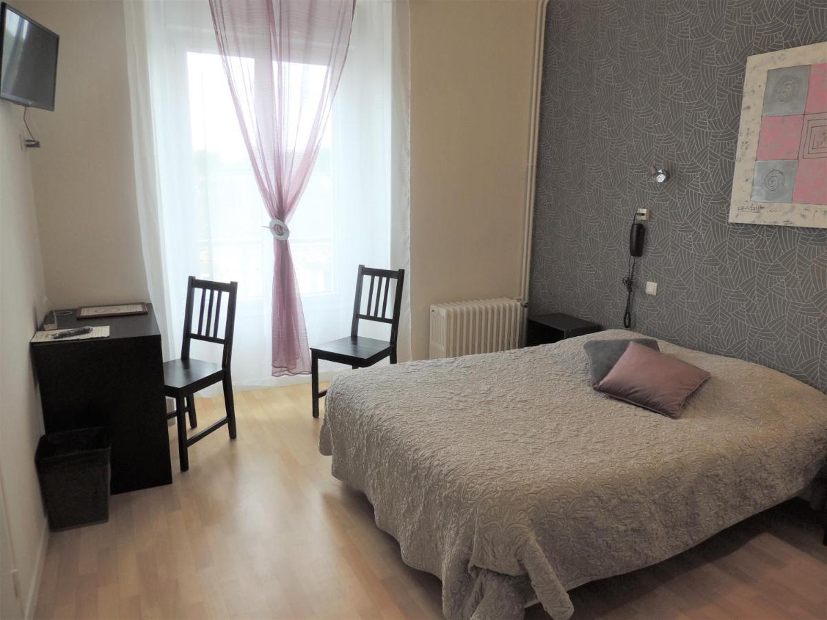 Le Gue De Genes Hotel Ambrieres Les Vallees Luaran gambar