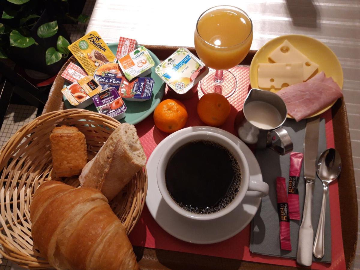 Le Gue De Genes Hotel Ambrieres Les Vallees Luaran gambar