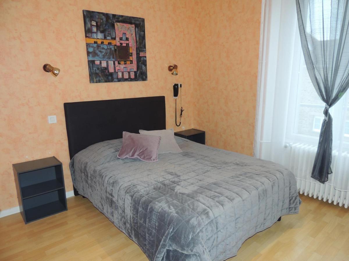 Le Gue De Genes Hotel Ambrieres Les Vallees Luaran gambar