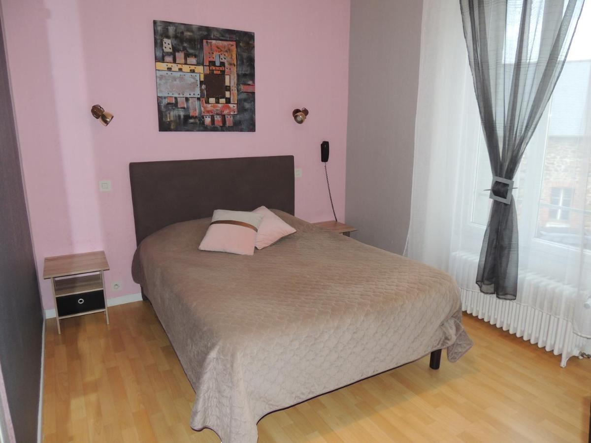Le Gue De Genes Hotel Ambrieres Les Vallees Luaran gambar