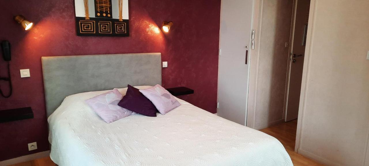 Le Gue De Genes Hotel Ambrieres Les Vallees Luaran gambar