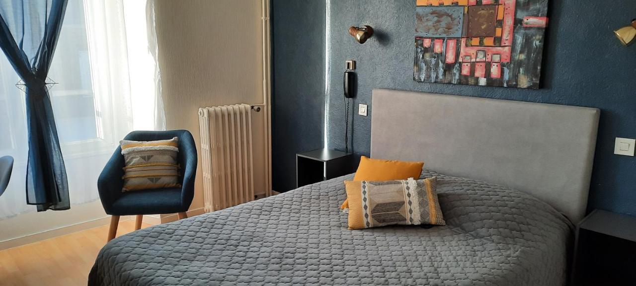 Le Gue De Genes Hotel Ambrieres Les Vallees Luaran gambar