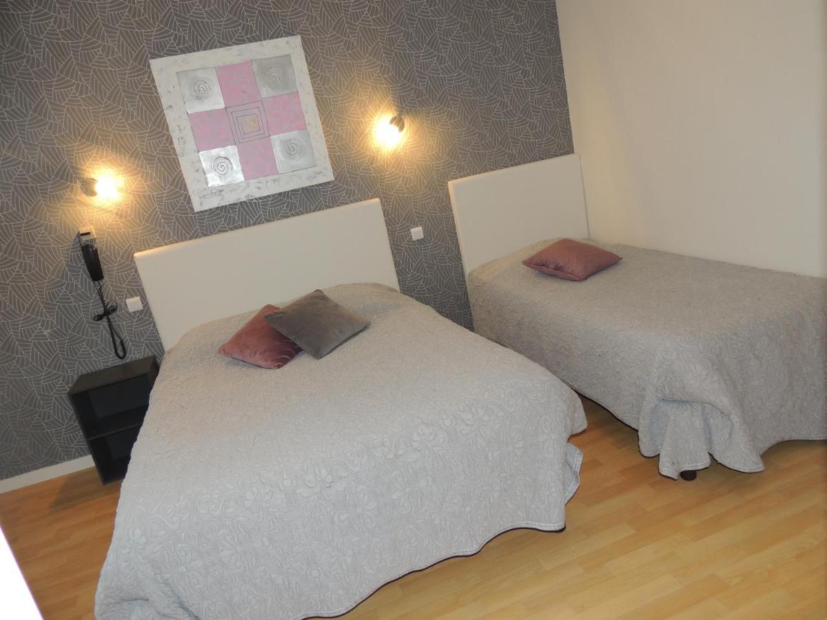 Le Gue De Genes Hotel Ambrieres Les Vallees Luaran gambar