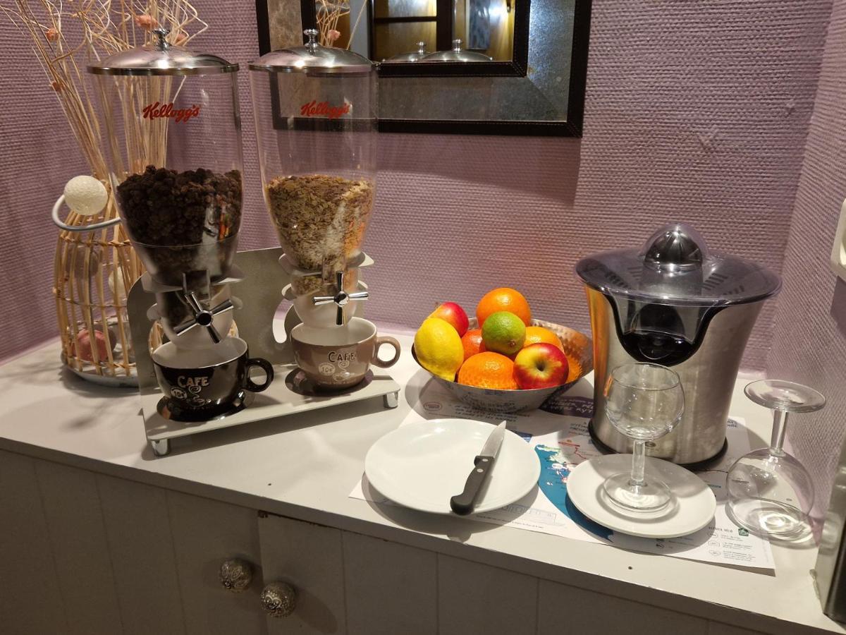 Le Gue De Genes Hotel Ambrieres Les Vallees Luaran gambar