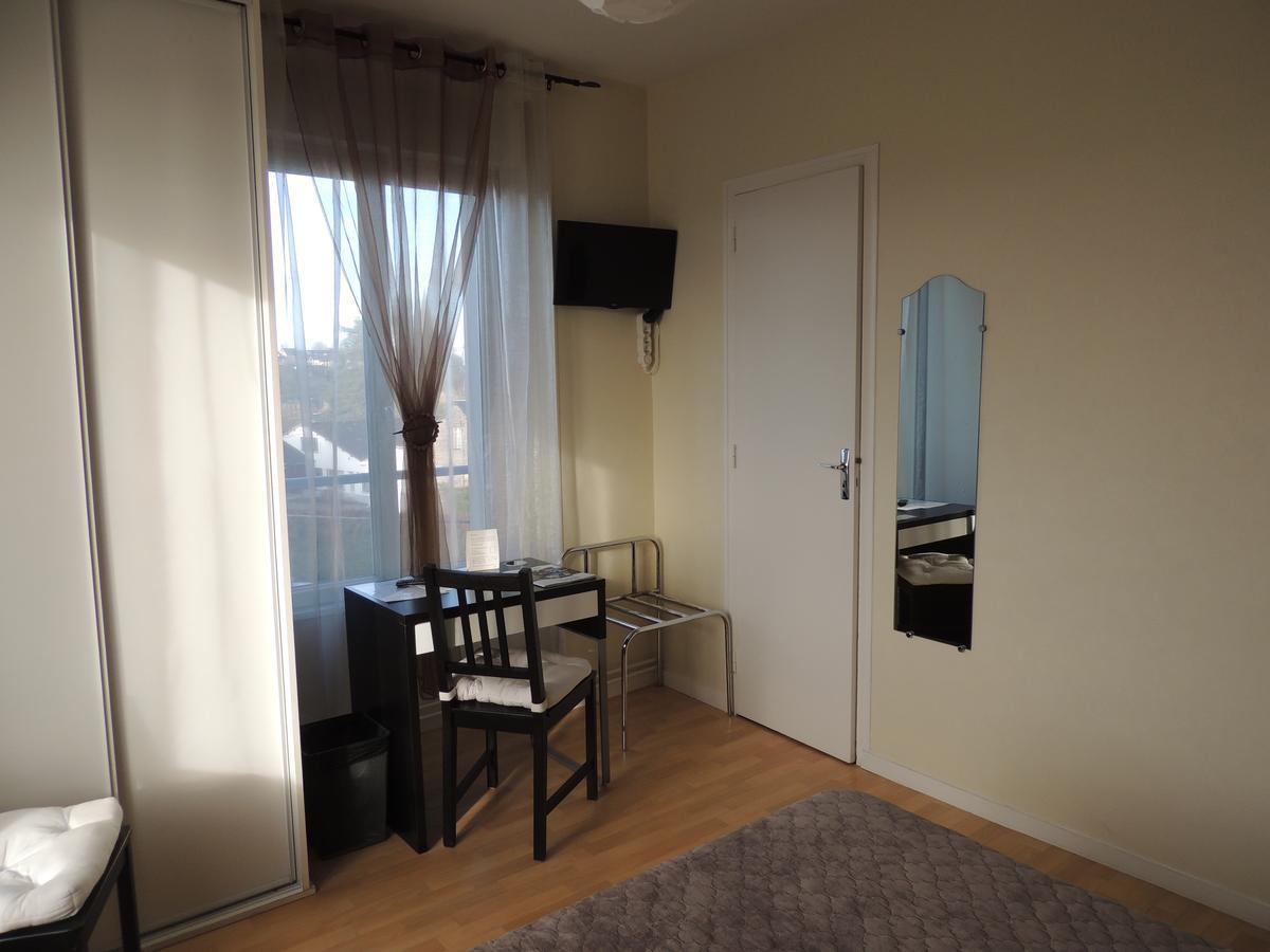 Le Gue De Genes Hotel Ambrieres Les Vallees Luaran gambar