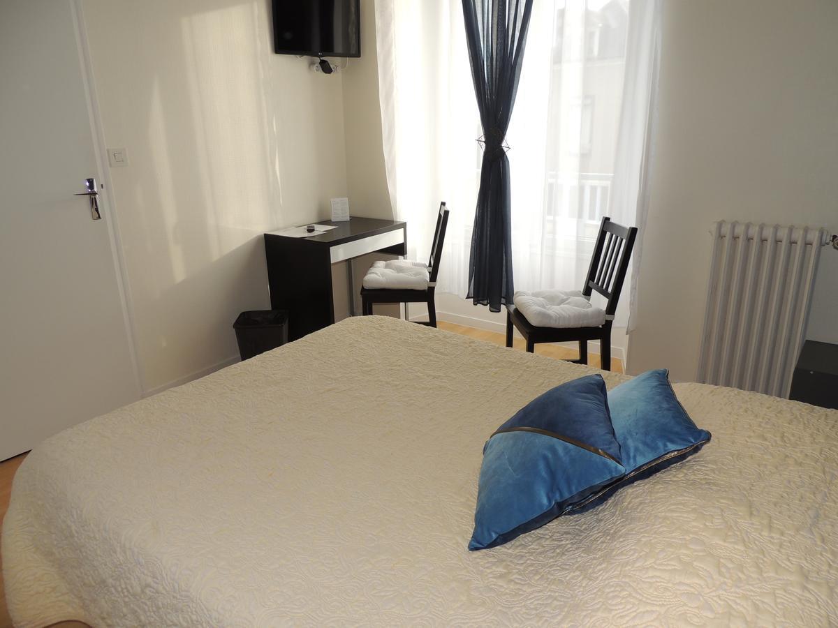 Le Gue De Genes Hotel Ambrieres Les Vallees Luaran gambar