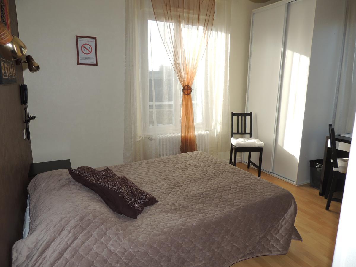 Le Gue De Genes Hotel Ambrieres Les Vallees Luaran gambar
