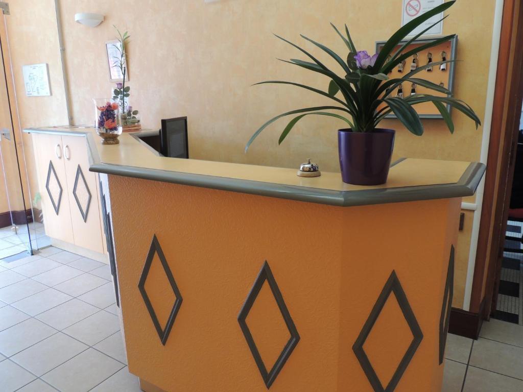 Le Gue De Genes Hotel Ambrieres Les Vallees Luaran gambar
